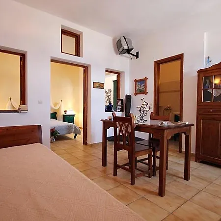 Vrachia & Oia (Santorini)