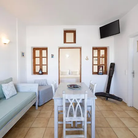 Vrachia & Oia (Santorini)