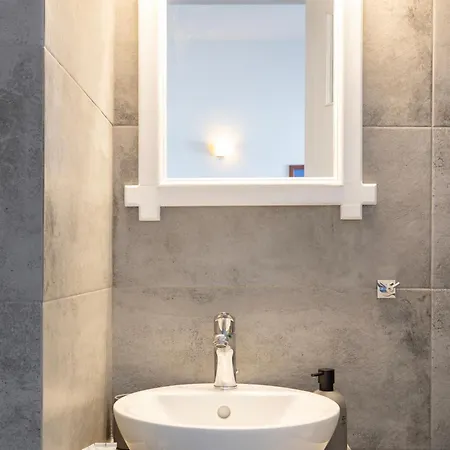 Apartment Vrachia &