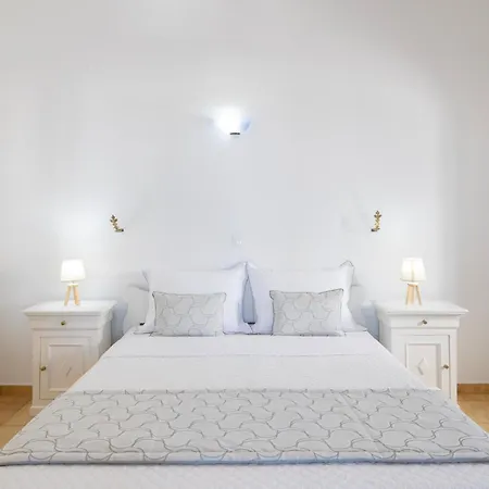 Vrachia & * Oia (Santorini)