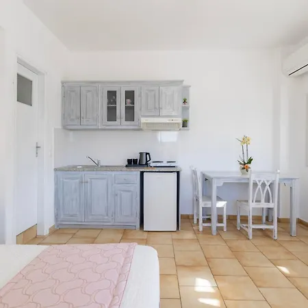 Vrachia & Oia (Santorini)