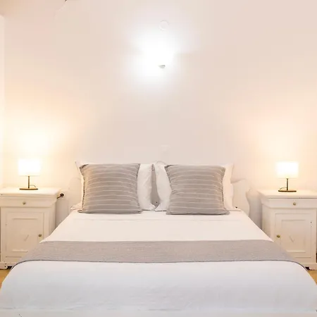 Apartment Vrachia &