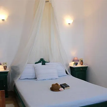 Vrachia & Oia (Santorini)