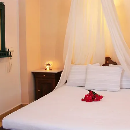 Vrachia & Oia (Santorini)