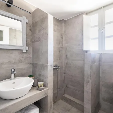 Apartment Vrachia &