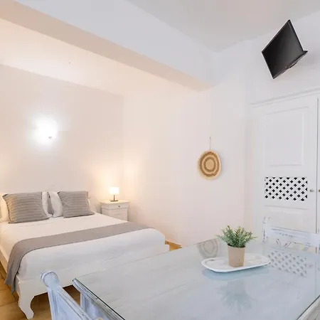 Vrachia & * Oia (Santorini)